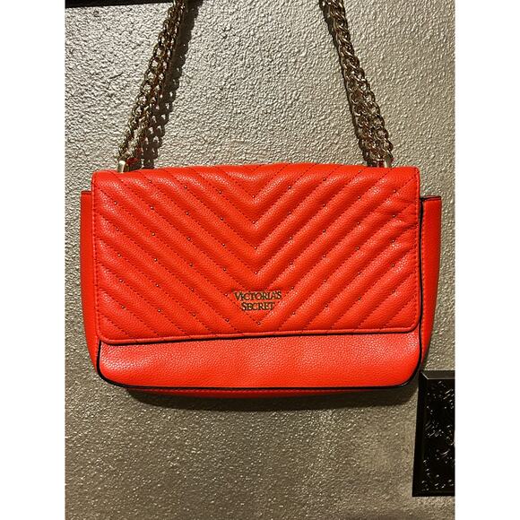 ❤️ Victoria’s Secret Red Quilted Chain Crossbody Purse Fun Casual Date Night - Picture 2 of 13
